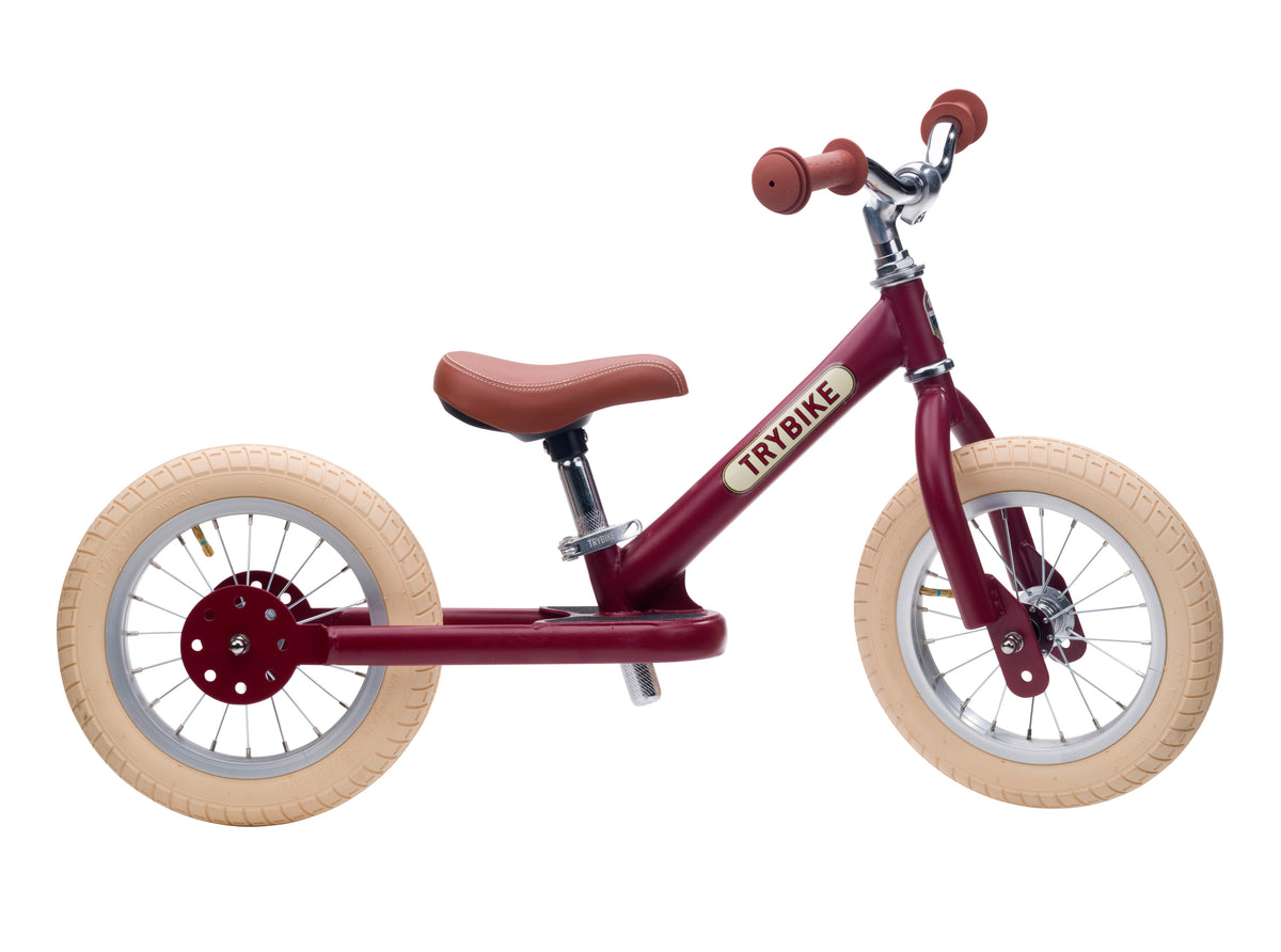 Draisienne Trybike rouge vintage 2 roues, vue de profil